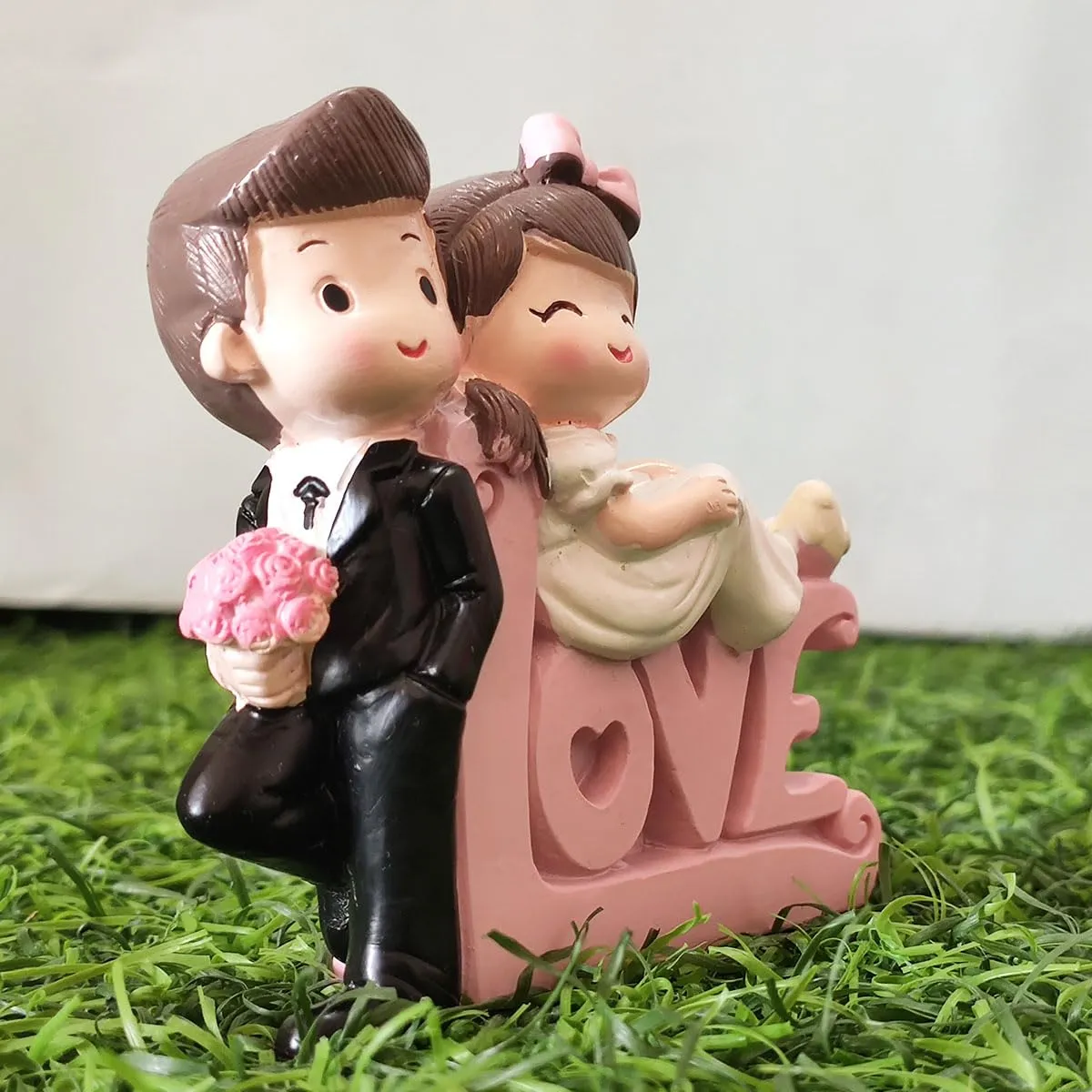 Saugat Traders Couple Love Gift Set for Girlfriend, Boyfriend - Artificial Golden Red Rose and Romantic Love Couple Showpiece - Valentines Day