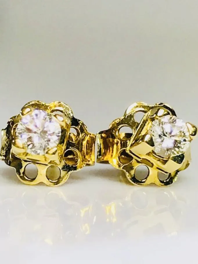 Solitaire 18k Gold Diamond Earrings