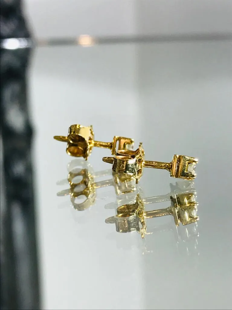 Solitaire 18k Gold Diamond Earrings